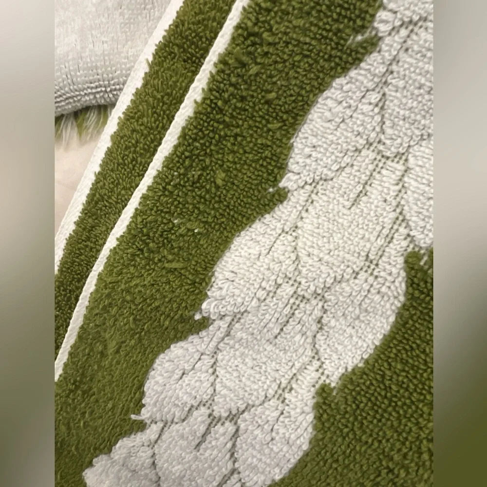 Vintage FIELDCREST MCM sculpted bath towels green white